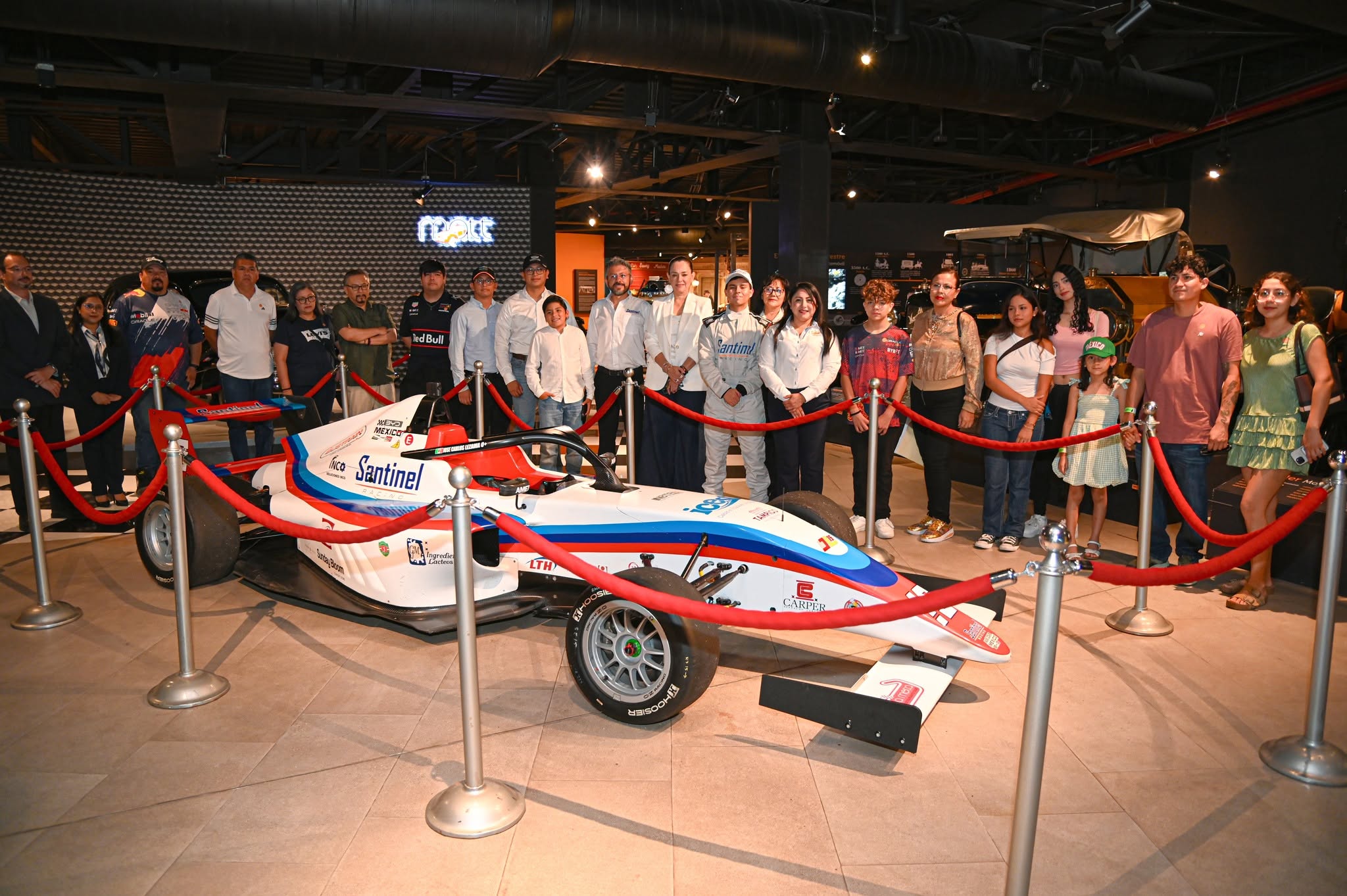 Foto Exhibición del F4