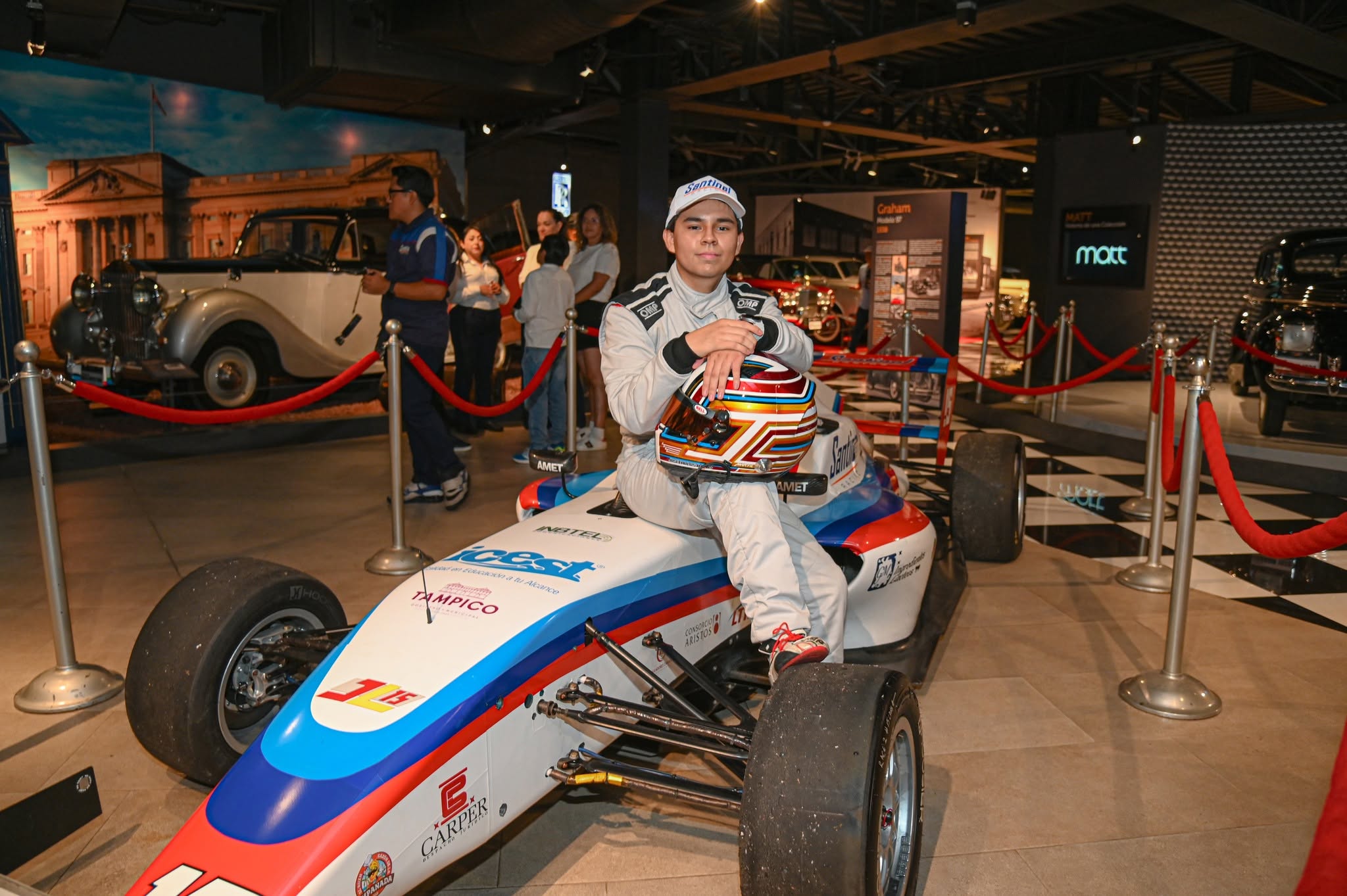Foto Exhibición del F4
